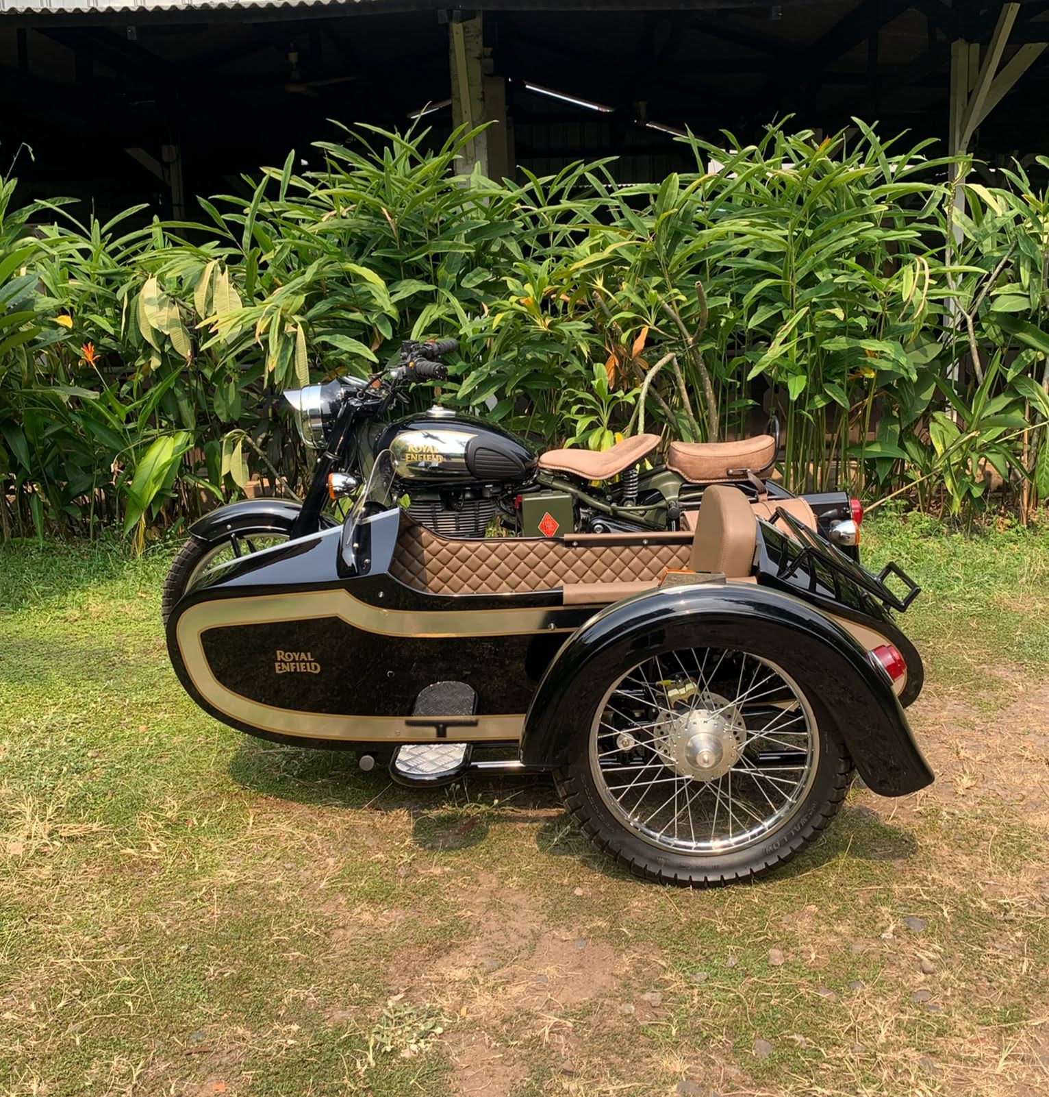 Royal Enfield Classic Sidecar – rear luggage rack and light
